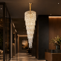 Candelabru Cristal COLLOSEUM, 100xE14, Diametru 100cm, Inaltime Reglabila, Metal si Cristal, Auriu Candelabru Cristal COLLOSEUM, 100xE14, Diametru 100cm, Inaltime Reglabila, Metal si Cristal, Auriu