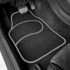 Set 4 Covorase auto din Mocheta, model Universal, culoare Negru cu margine Gri, dimensiuni fata 64 x 44cm | spate 44 x 29cm Set 4 Covorase auto din Mocheta, model Universal, culoare Negru cu margine Gri, dimensiuni fata 64 x 44cm | spate 44 x 29cm