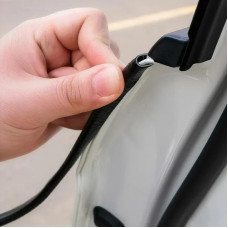 Cheder auto cu insertie din metal pentru protectie portiere, lungime 5m, culoare Negru Cheder auto cu insertie din metal pentru protectie portiere, lungime 5m, culoare Negru