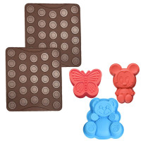Set cofetarie Quasar & Co.®, 2 foi macarons a cate 27 forme, 3 forme copt ursulet-fluture-Mickey, silicon, maro-rosu