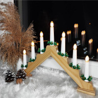 Sfesnic decorativ LED cu 7 lumanari si coronite verzi, alimentare baterii, 40x31 cm, maro si alb