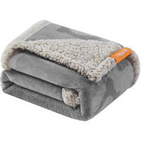 FEANDREA Patura impermeabila pentru caini si pisici, fleece dublu, 101x73 cm, gri FEANDREA Patura impermeabila pentru caini si pisici, fleece dublu, 101x73 cm, gri