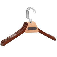 (DL) Set umerase din lemn cu elemente antiderapante, 38cm latime, Maro, 3 bucati (DL) Set umerase din lemn cu elemente antiderapante, 38cm latime, Maro, 3 bucati