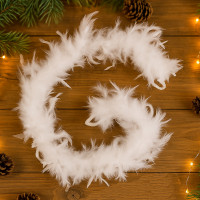 Ghirlanda pentru decor sau bradul de Craciun, model puf si pene, 180cm, alb