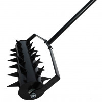 Aerator manual gazon cu roti si tepi pentru afanarea solului, constructie metalica, inaltime 148 cm, latime lucru 40 cm Aerator manual gazon cu roti si tepi pentru afanarea solului, constructie metalica, inaltime 148 cm, latime lucru 40 cm