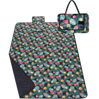 Patura pentru picnic sau plaja, cu folie izolatoare si maner, 150x200cm, negru floral Patura pentru picnic sau plaja, cu folie izolatoare si maner, 150x200cm, negru floral