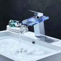 Baterie Lavoar, Aliaj si Sticla, Crom, Lumina RGB, Schimbare de culoare in functie de temperatura apei, OD3008 Baterie Lavoar, Aliaj si Sticla, Crom, Lumina RGB, Schimbare de culoare in functie de temperatura apei, OD3008